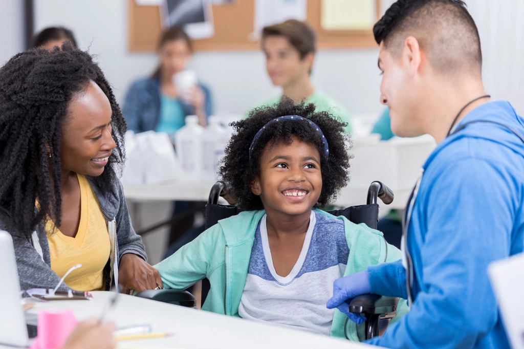 nurse-girl-mum-wheelchair-smiling-01